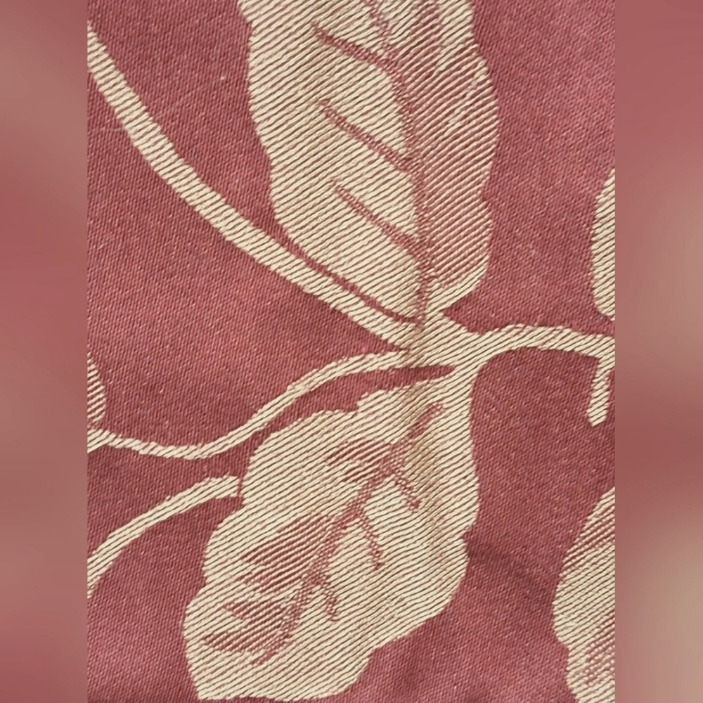 Table Runner - Picture 4 of 5